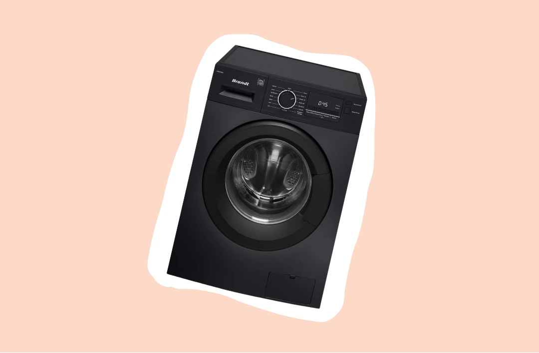 Un lave-linge noir qui se fond dans ton intérieur